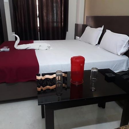 Goroomgo Hotel Uk Palace Puri Bagian luar foto
