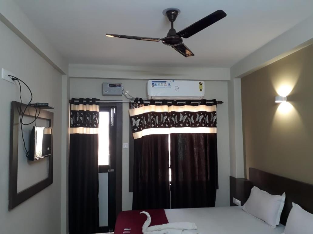 Goroomgo Hotel Uk Palace Puri Bagian luar foto
