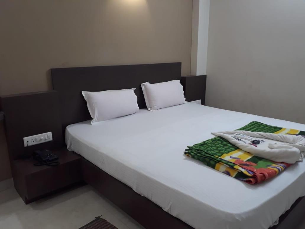 Goroomgo Hotel Uk Palace Puri Bagian luar foto