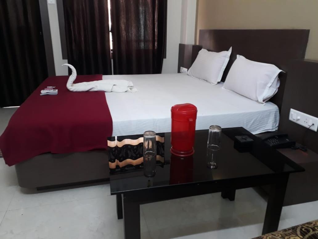 Goroomgo Hotel Uk Palace Puri Bagian luar foto