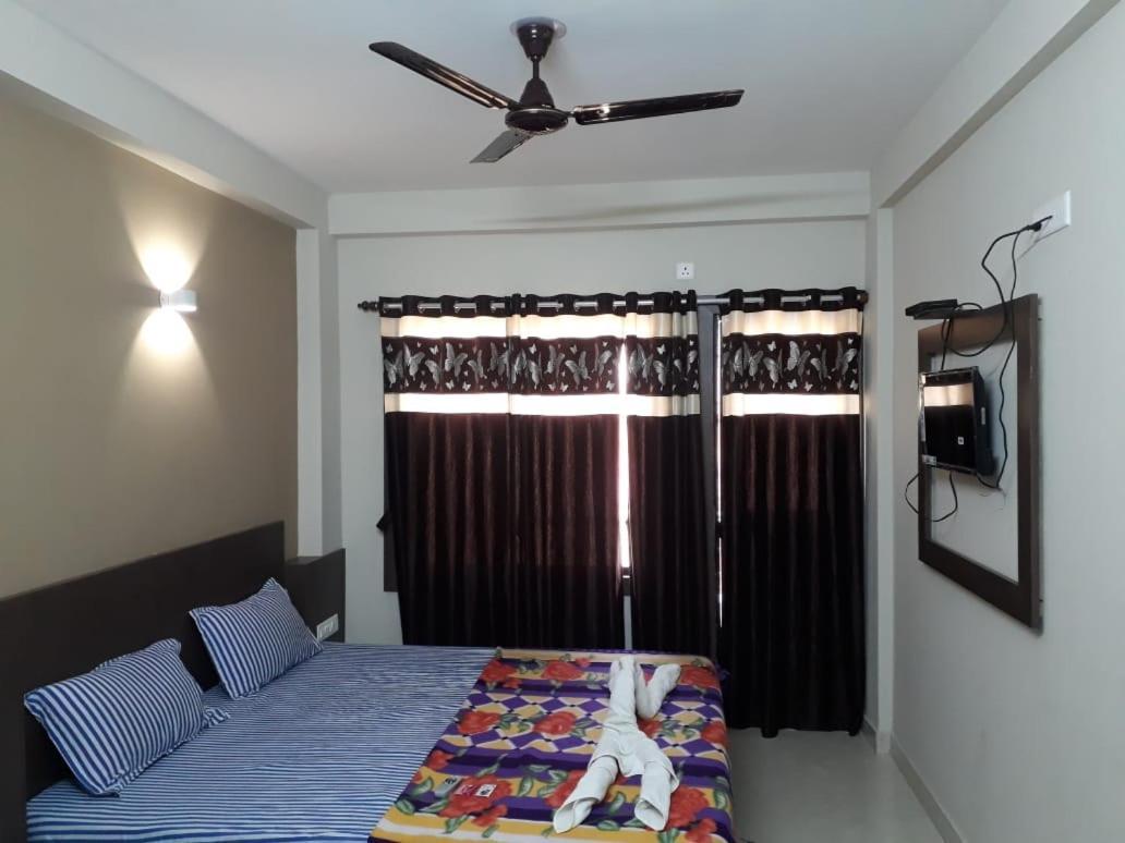 Goroomgo Hotel Uk Palace Puri Bagian luar foto