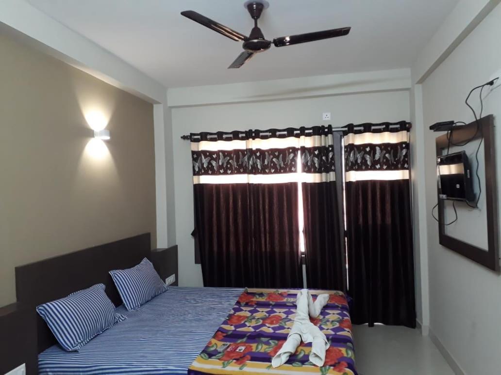 Goroomgo Hotel Uk Palace Puri Bagian luar foto